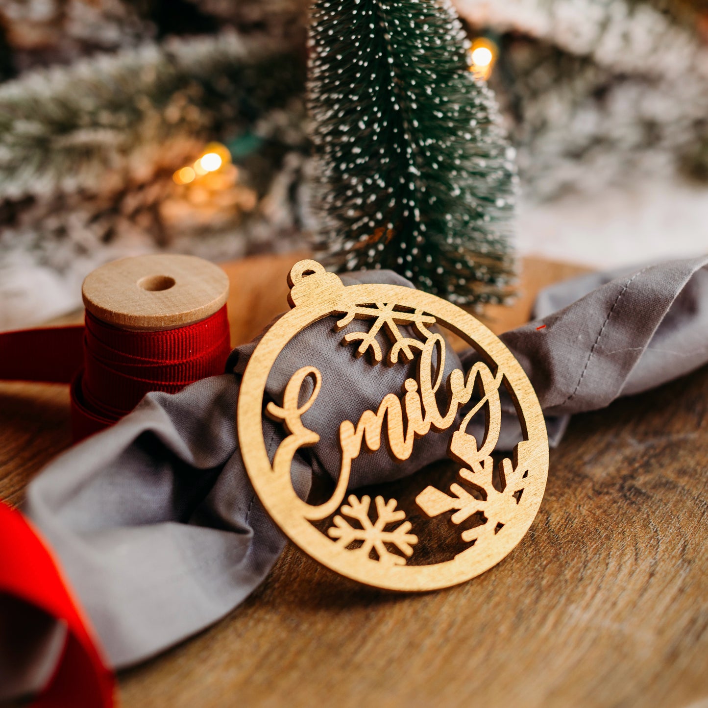 gold wood stocking tags snowflakes, stocking name tags, name ornament christmas, christmas place cards, name ornament, christmas name tags, christmas stocking name tags, christmas stocking tags, christmas table decor, christmas stockings tag