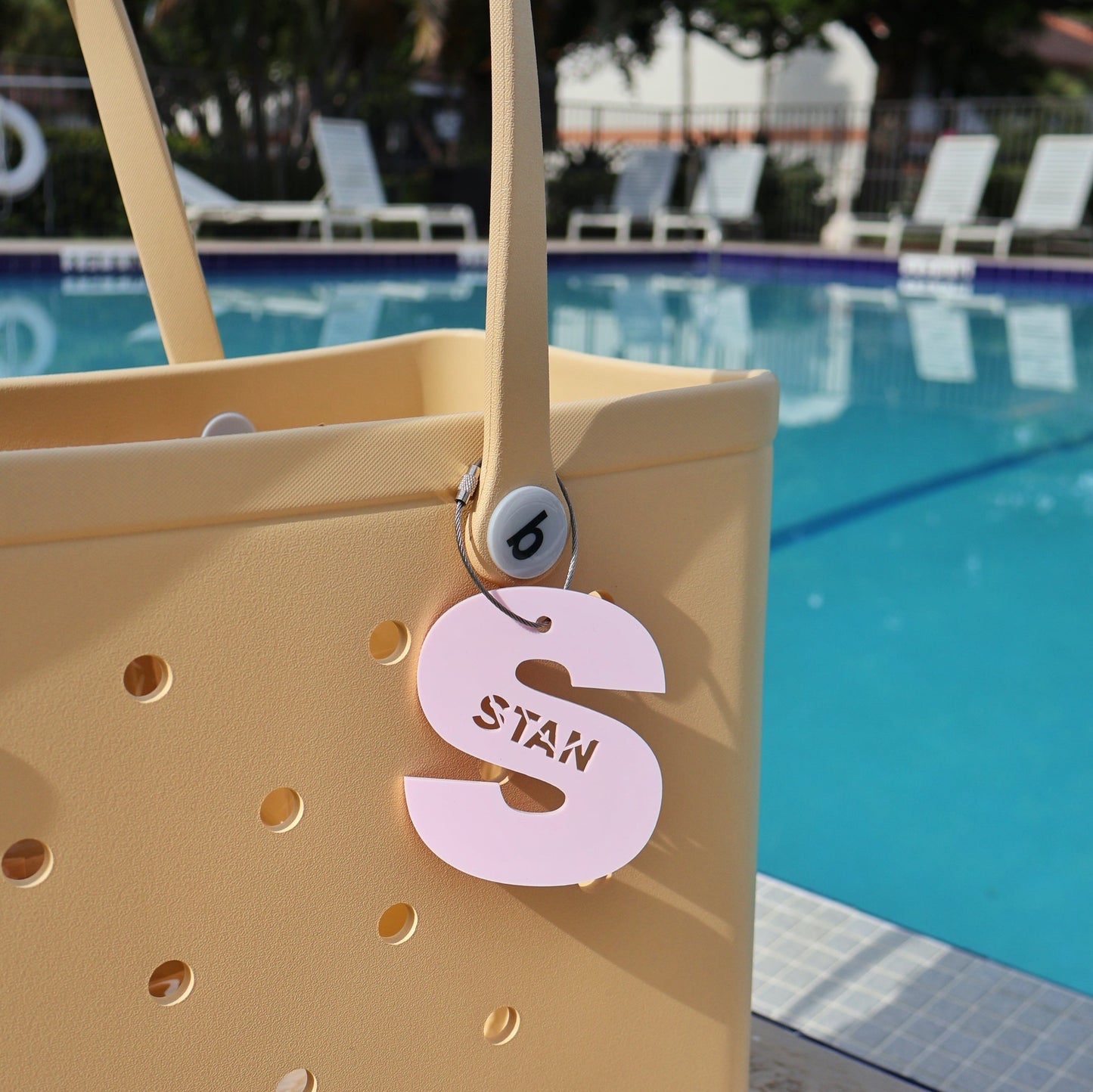 light pink acrylic luggage tag acrylic bogg bag charm pool beach bag bag tag backpack name tag luggage personalized luggage tags school bag tag acrylic tag name tags for bags school bag charm custom sport bag tag keychain acrylic letter