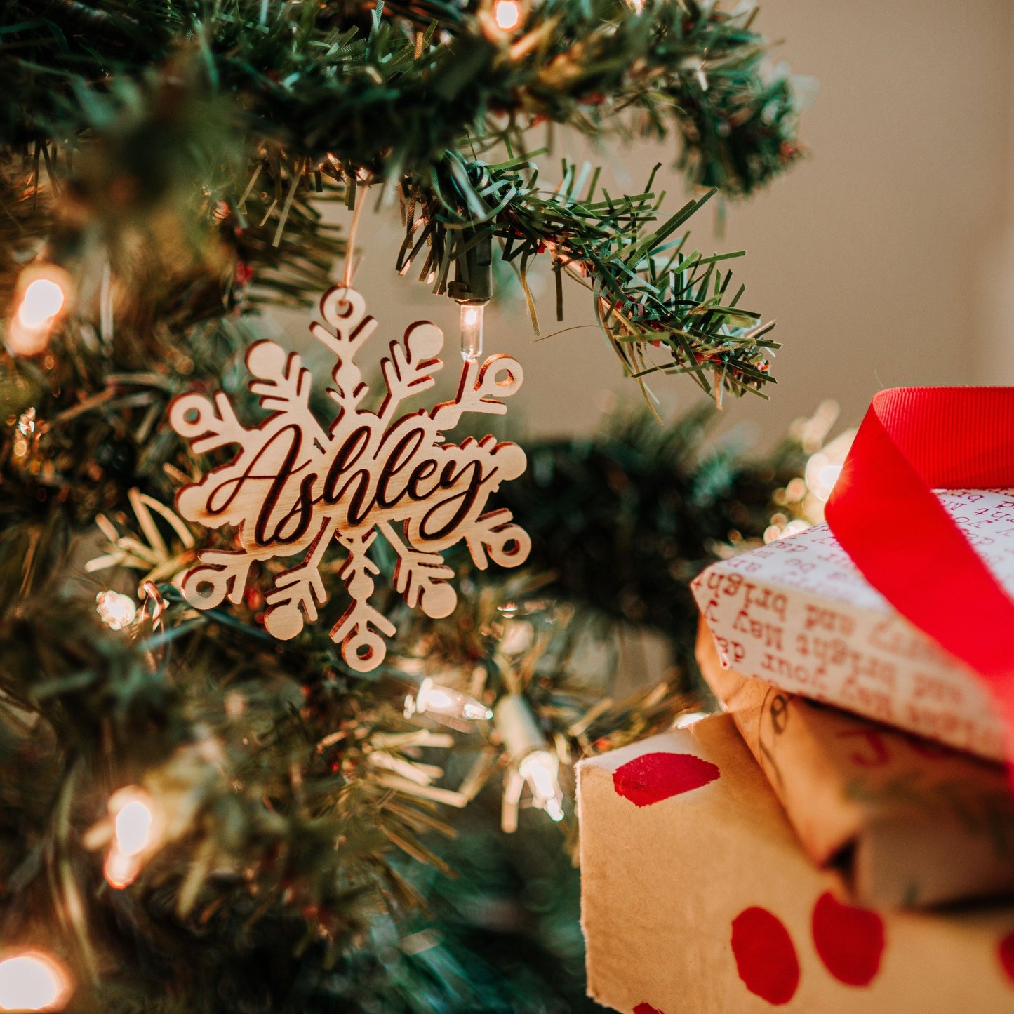 raw wood stocking tags snowflakes, stocking name tags, name ornament christmas, christmas place cards, name ornament, christmas name tags, christmas stocking name tags, christmas stocking tags, christmas table decor, christmas stockings tag