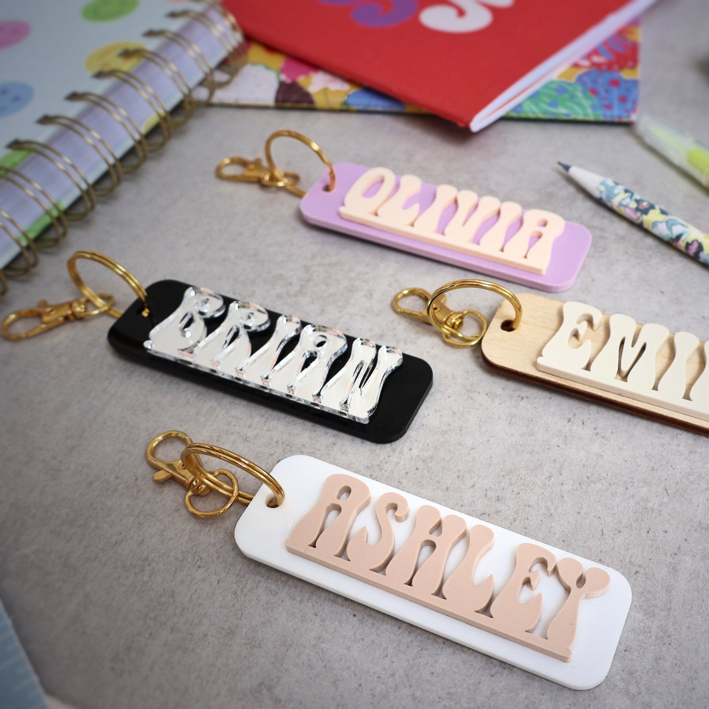 Llaveros acrílico pastel personalizados llavero nombre encanto bolso Bogg accesorios bolso cadena nombre etiqueta escolar nombre lonchera etiquetas mochila nombre bolsa gimnasio encanto nombre personalizado etiqueta bolso pañales llavero bolso Bogg