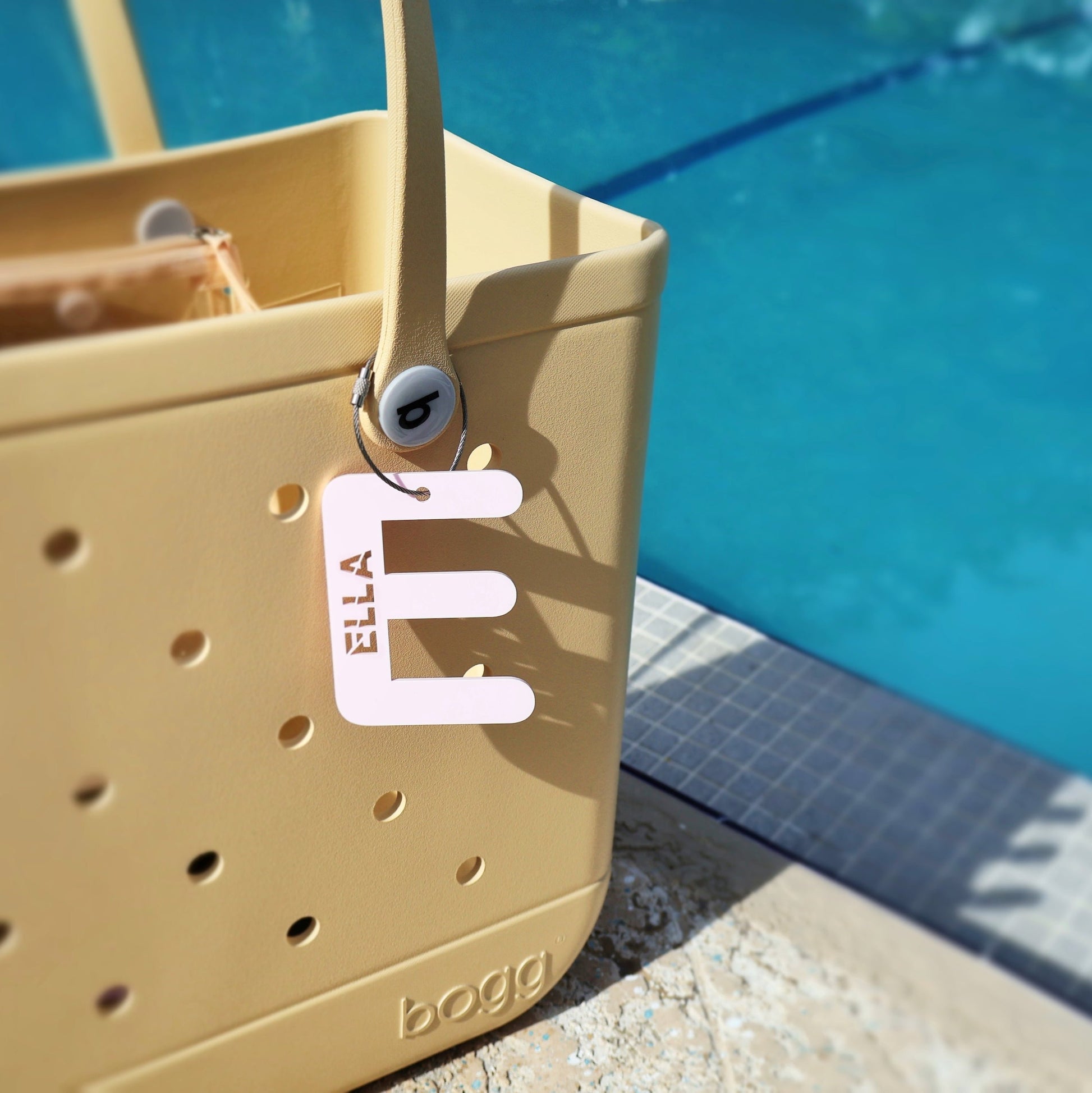 light pink acrylic luggage tag acrylic bogg bag charm pool beach bag bag tag backpack name tag luggage personalized luggage tags school bag tag acrylic tag name tags for bags school bag charm custom sport bag tag keychain acrylic letter